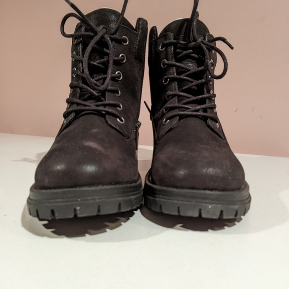 Women's Ankle Boots - Picture 2 of 6